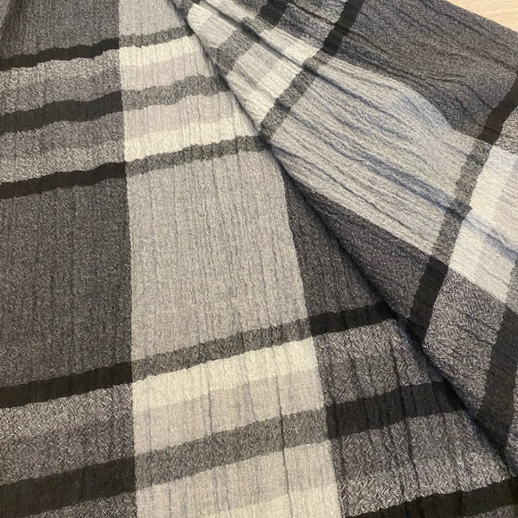 Burberry Authentic Wool Scarf Grey Lightweight Material Unisex Like New. - Picture 6 of 6